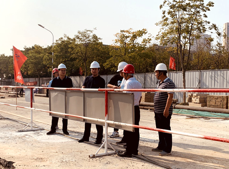 六安市重點工程建設(shè)管理處黨組書記、主任陳斌到長安路南延項目檢查指導(dǎo)工作
